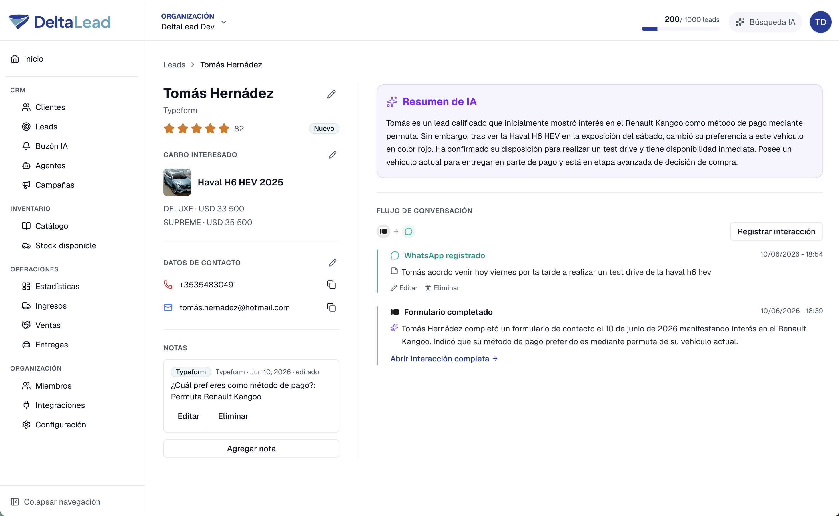 Detalle de un lead en DeltaLead con resumen de IA y flujo de conversación
